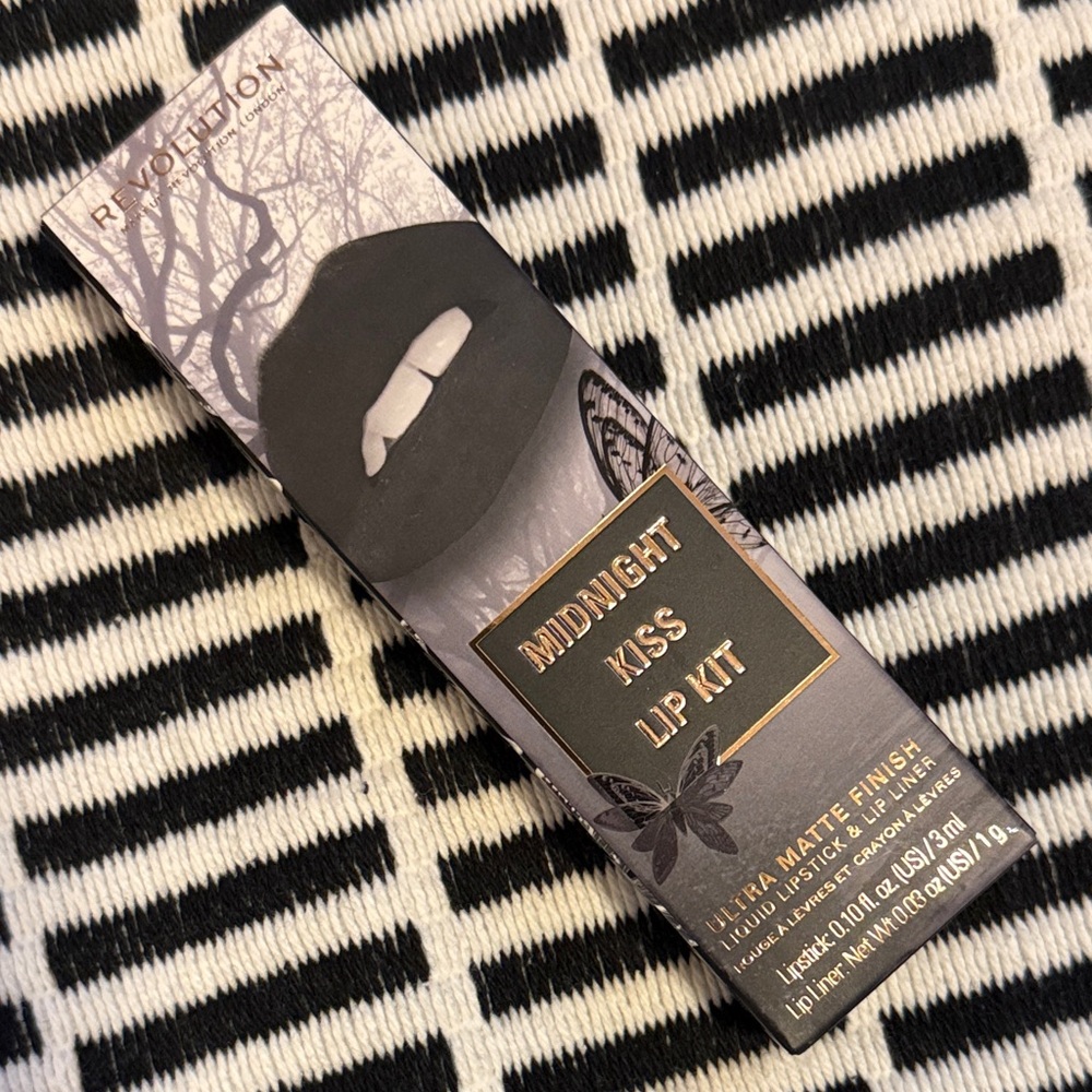 🌻 Revolution Makeup Midnight Kiss Lip Kit NWT